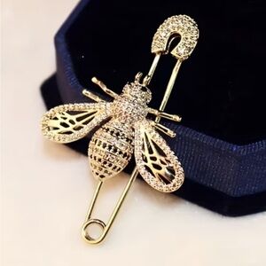 Elegant Gold Bee Brooch nwt